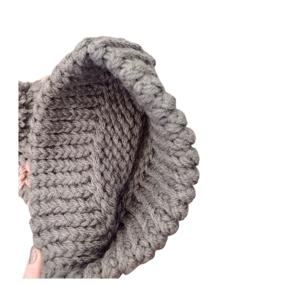 HANDMADE Knit Gray and Pink Pom Pom Beanie Hat OS Metallic Womens Ladies Girls - Picture 5 of 10